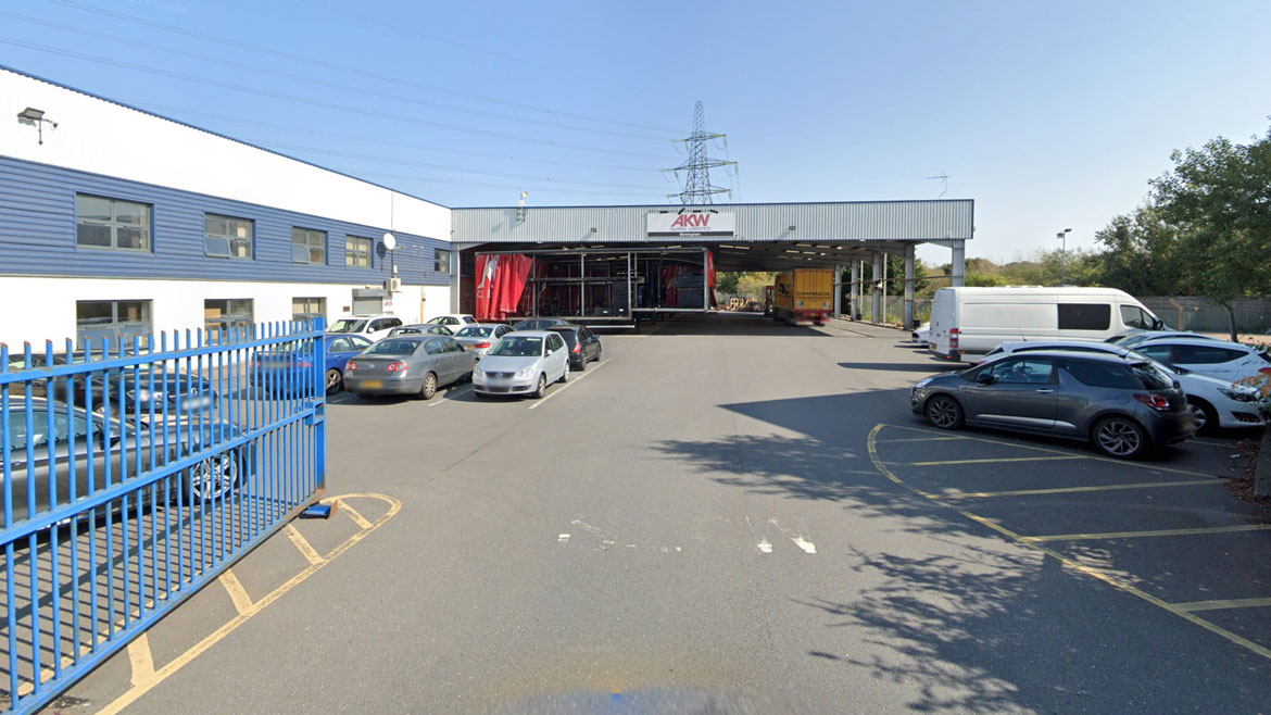 TO LET: Detached Industrial / Warehouse Unit With Substantial 1.4 Acre Yard